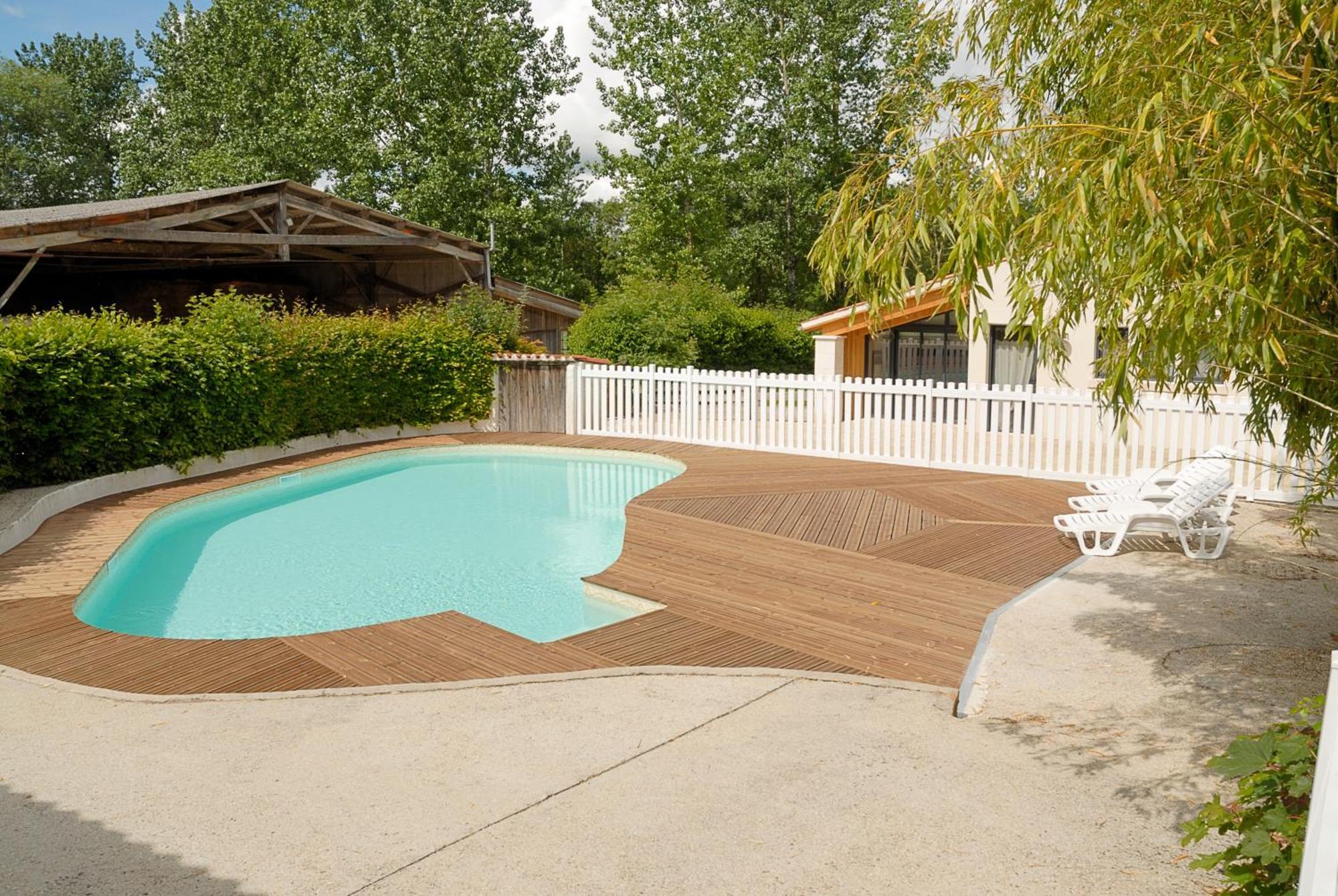 Hotel La Ferme Du Marais Poitevin - Roulotte Benet Exterior foto